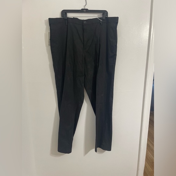 NWT Dockers Signature Khakis, Relaxed Fit | Size: 42x34 - Picture 2 of 5